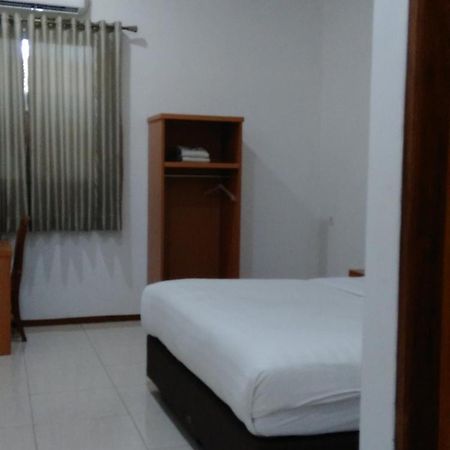 Aurora Hotel Siliwangi Cirebon Szoba fotó