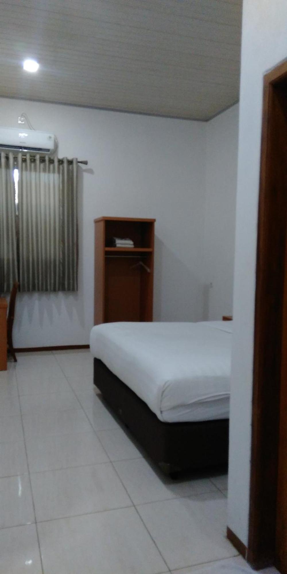 Aurora Hotel Siliwangi Cirebon Szoba fotó